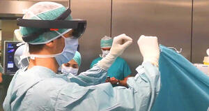 La realtà aumentata nella pratica medica: dalla chirurgia della colonna vertebrale all'assistenza remota